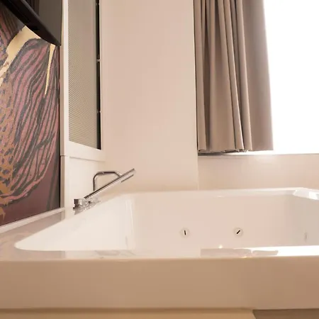 Monumental Luxury Bed & Breakfast 4*