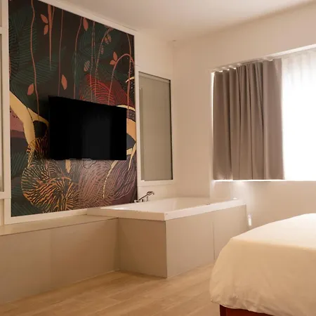 Monumental Luxury 4* Caserta
